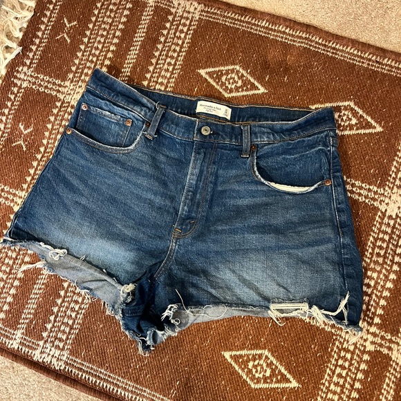 Abercrombie & Fitch high rise cutoff short - Picture 2 of 3